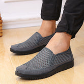 Zapatos casuales de malla de tela vieja de verano para hombre
